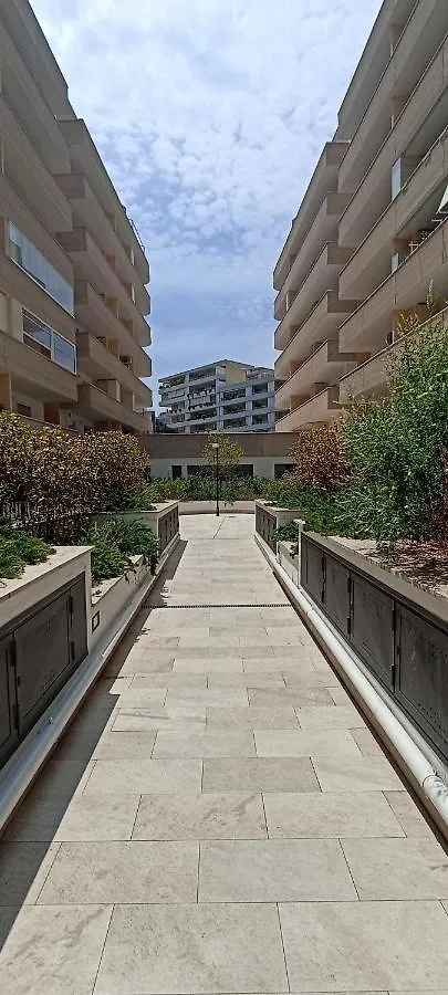 Apartment Greenhouse Rome